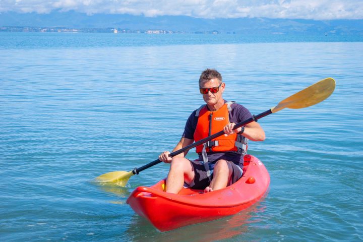 Solo adventure time! Hire a single kayak for an hour or two and paddle from Tahunanui beach